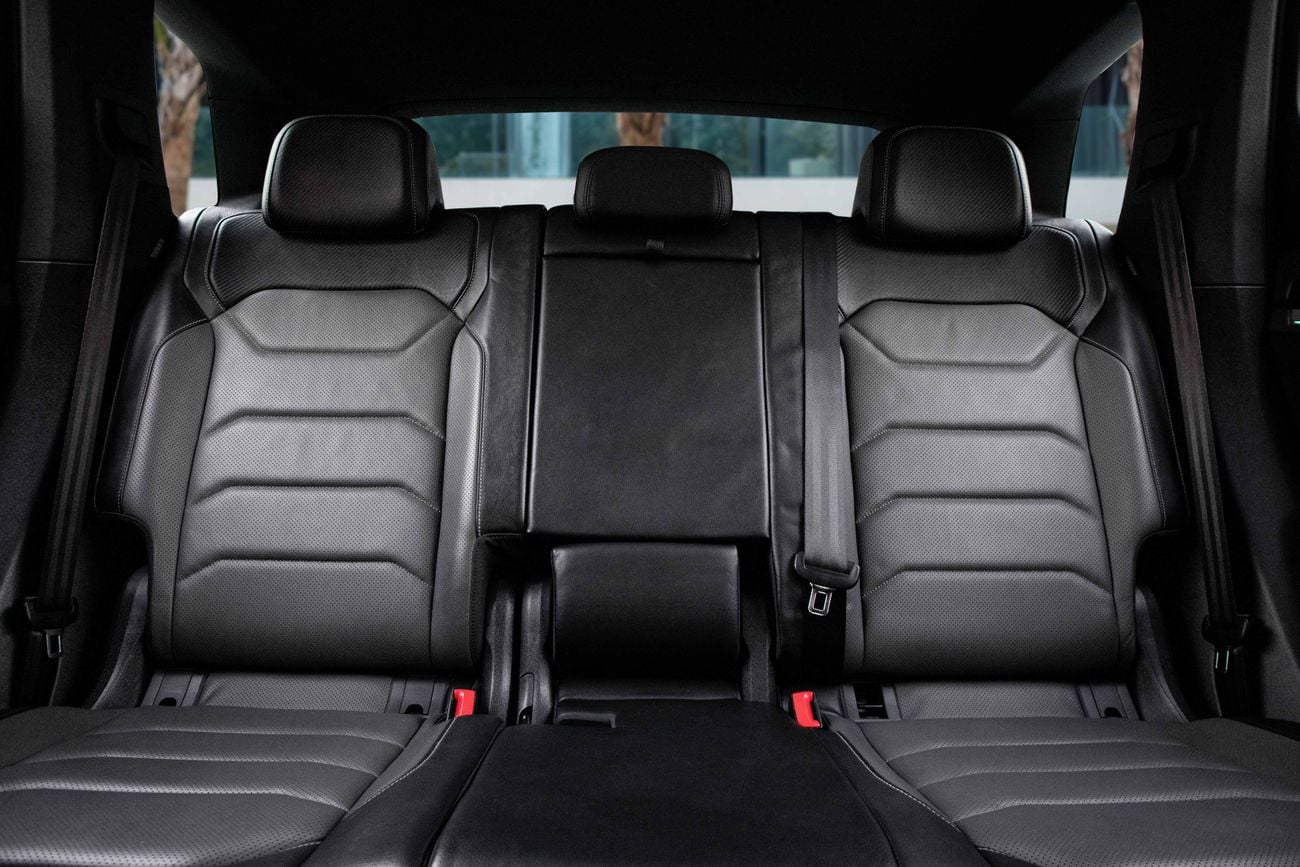 فولكس واجن طوارق R-Line Touareg R-Line | 2,448 P.M | 0% Downpayment | Agency Maintained