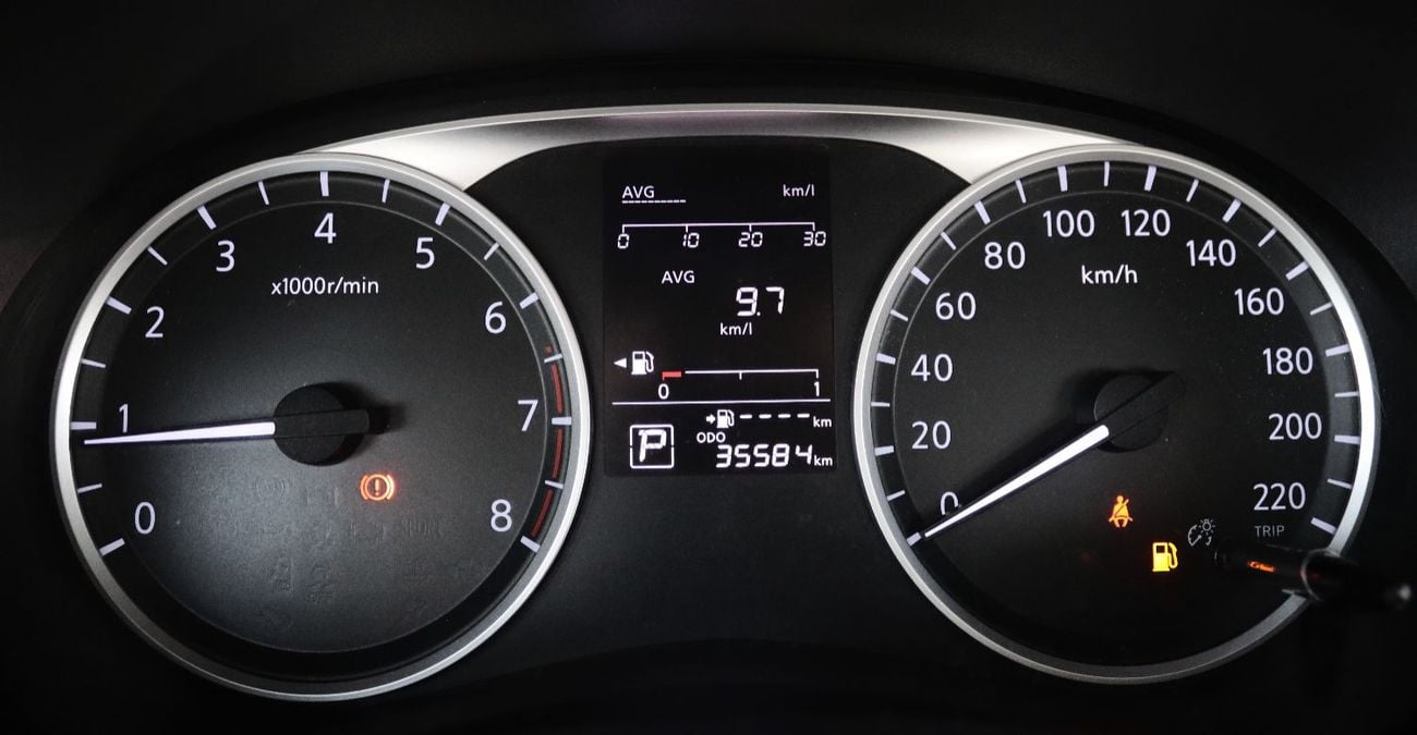 Nissan Sunny SV ACCIDENTS FREE -- GCC - ORIGINAL PAINT - PERFECT CONDITION INSIDE OUT