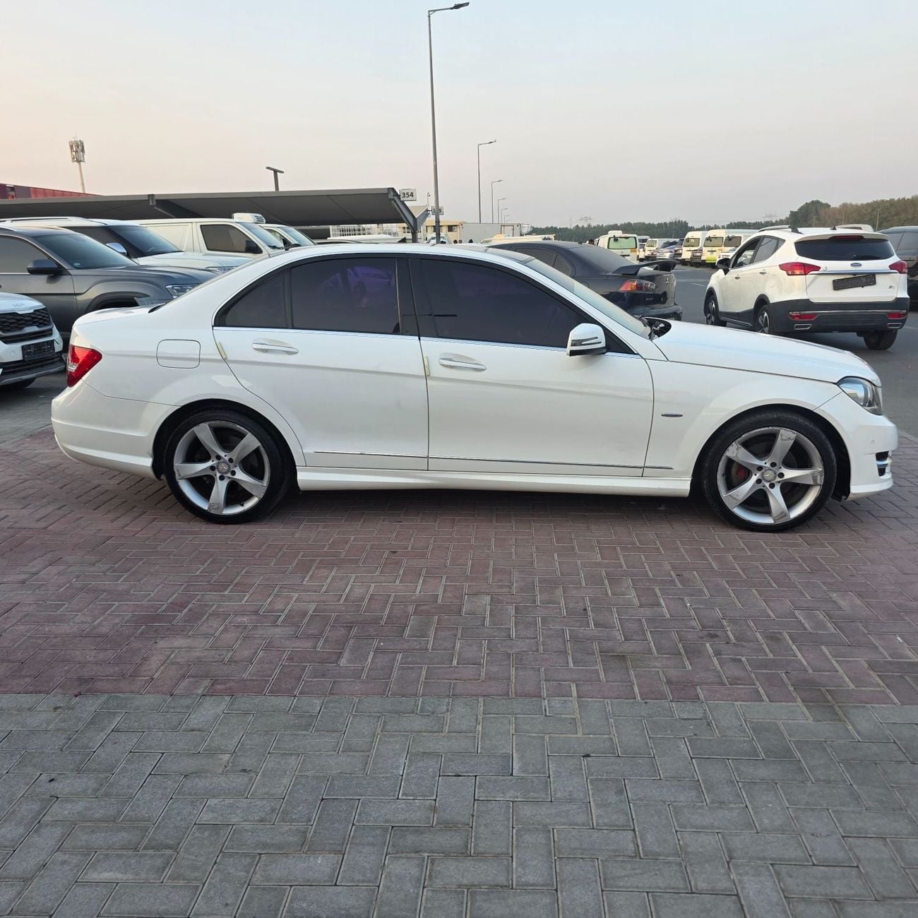 مرسيدس بنز C 200 AVANTGARDE SPORTS