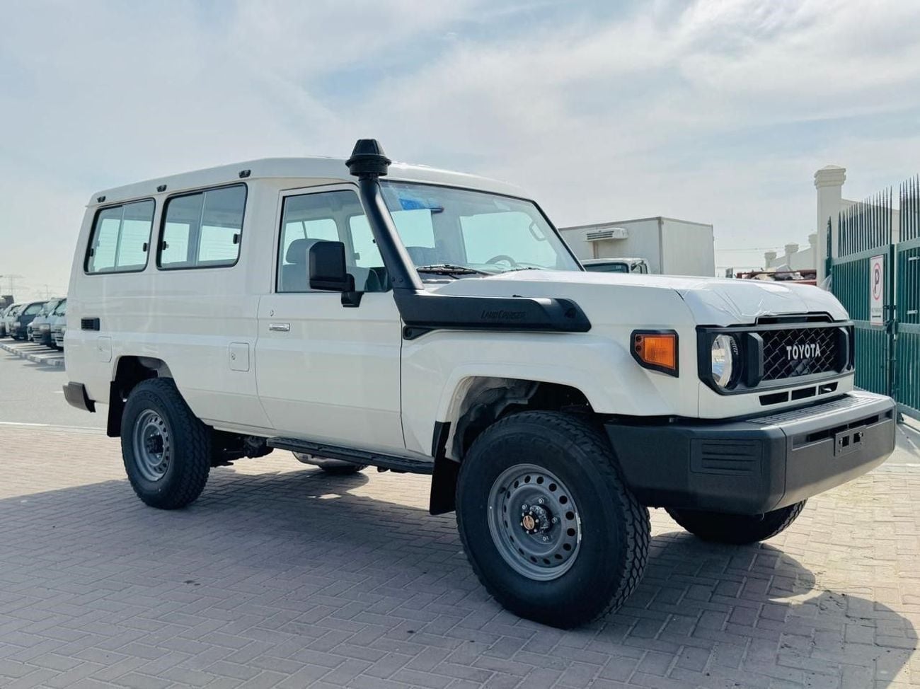 Toyota Land Cruiser 70 LC 78 HARDTOP 4.0L MT 4.2 MT 2026 basic No diff lock