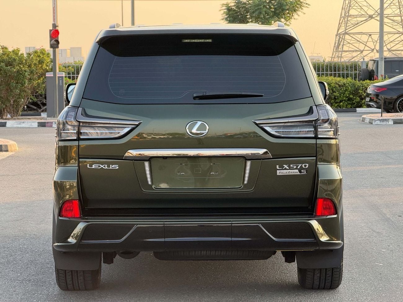 لكزس LX 570 إصدار سيجنتشر بلاك مواصفات مجلس التعاون الخليجي، نظيفة ومرتبة، قطعت مسافة أقل