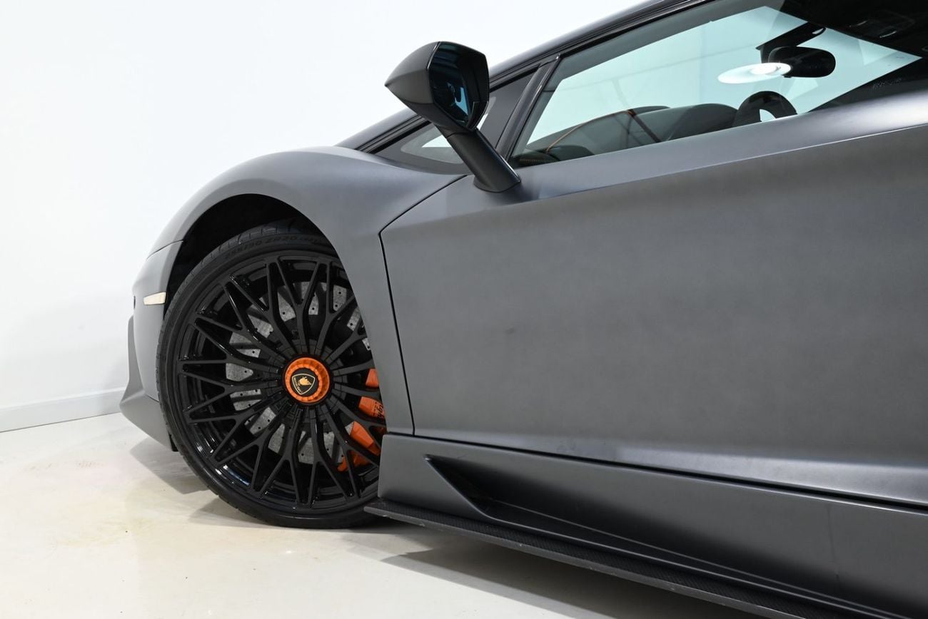 Lamborghini Aventador LP 750-4 Super veloce 2015 Lamborghini Aventador LP 750-4 Super veloce SV Kit, Full Service History, GCC