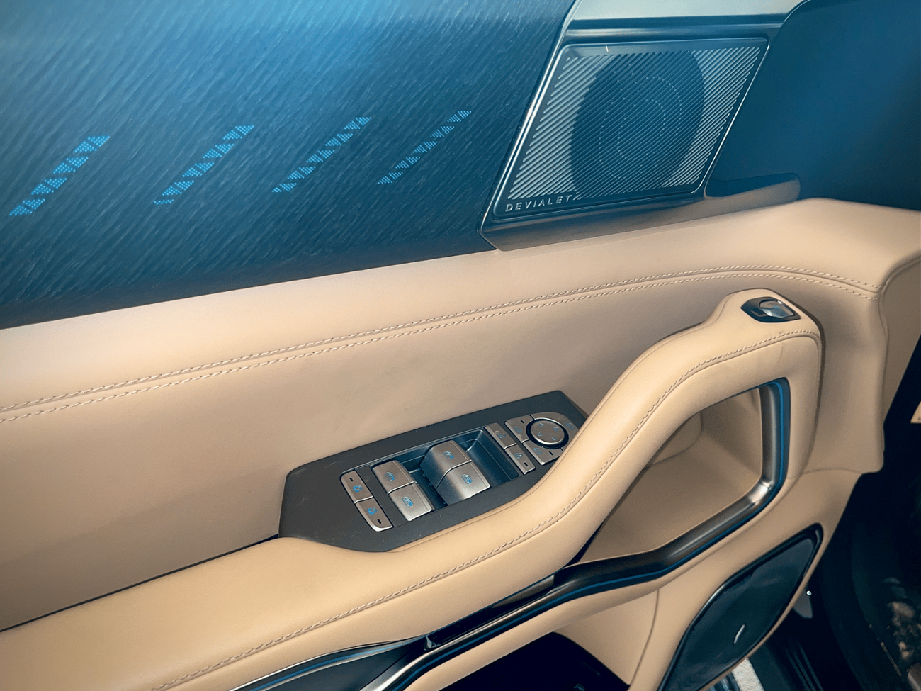 BYD Leopard 8 FLAGSHIP | 14,000km | 7 seater