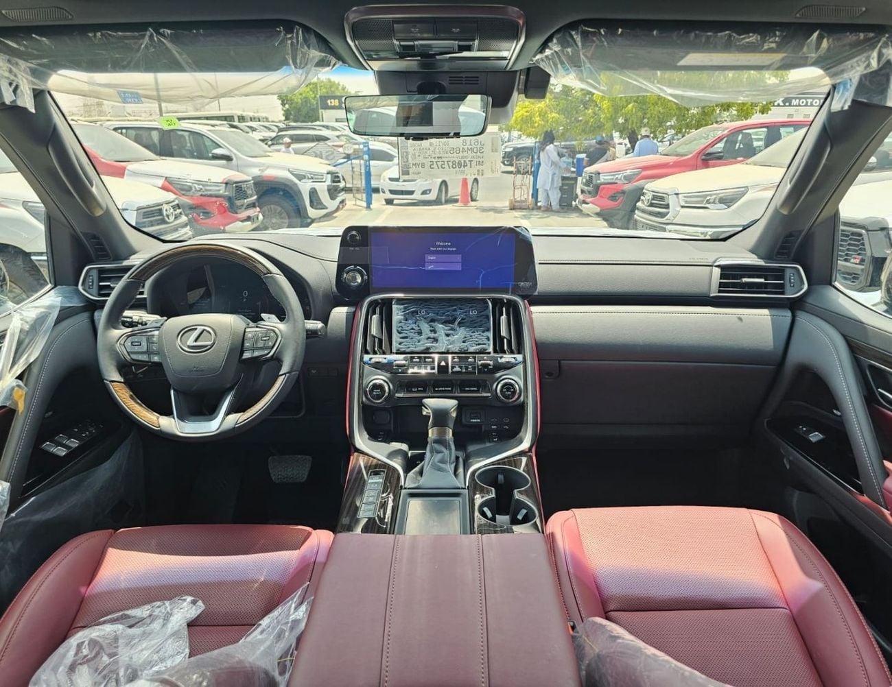 Lexus LX600 SIGNATURE || 3.5L V6 PETROL / RADAR / REAR ENTERTAINMENT SCREEN / HEADS UP DISPALY / COOL BOX (CODE