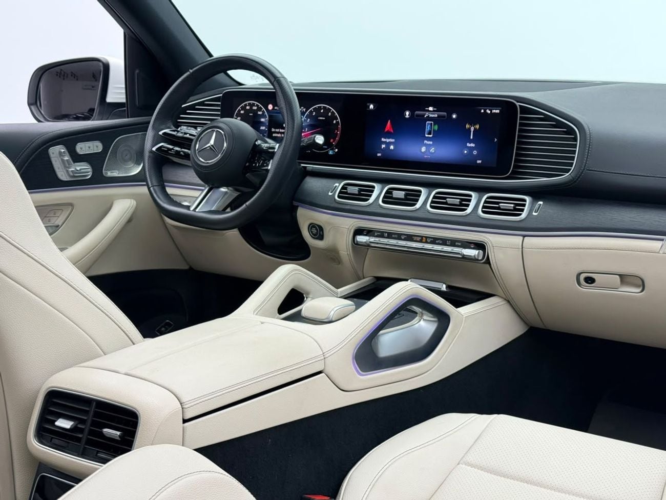 مرسيدس بنز GLS 450 4MATIC مرسيدس بنز GLS450 4MATIC بريميوم بلس موديل 2025، مع ضمان مرسيدس بنز وحزمة خدمة موديل 2029، 7 مقاعد،