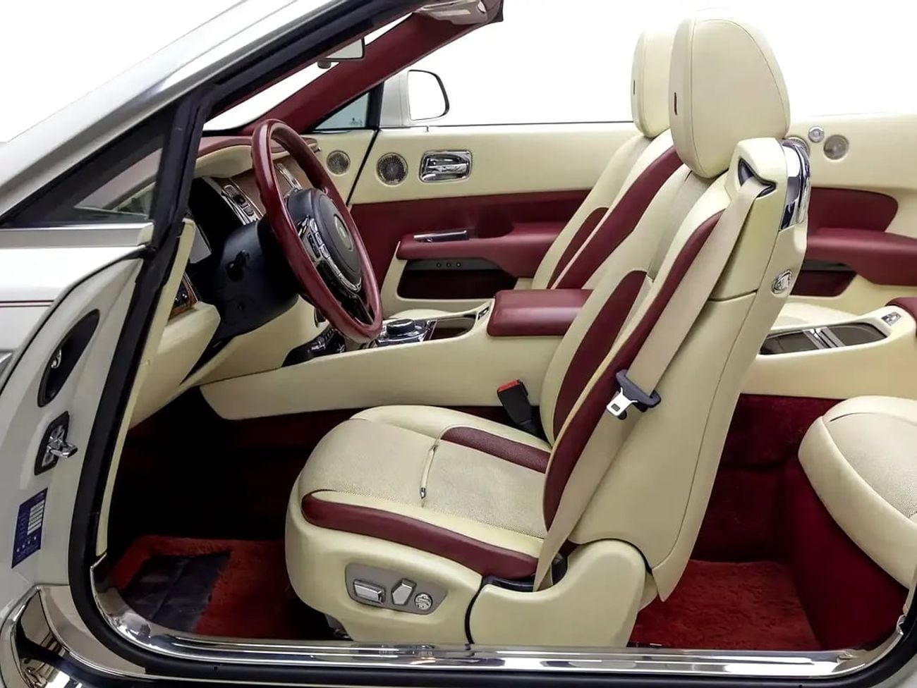 Rolls Royce Dawn GCC Specs | Luxury Convertible