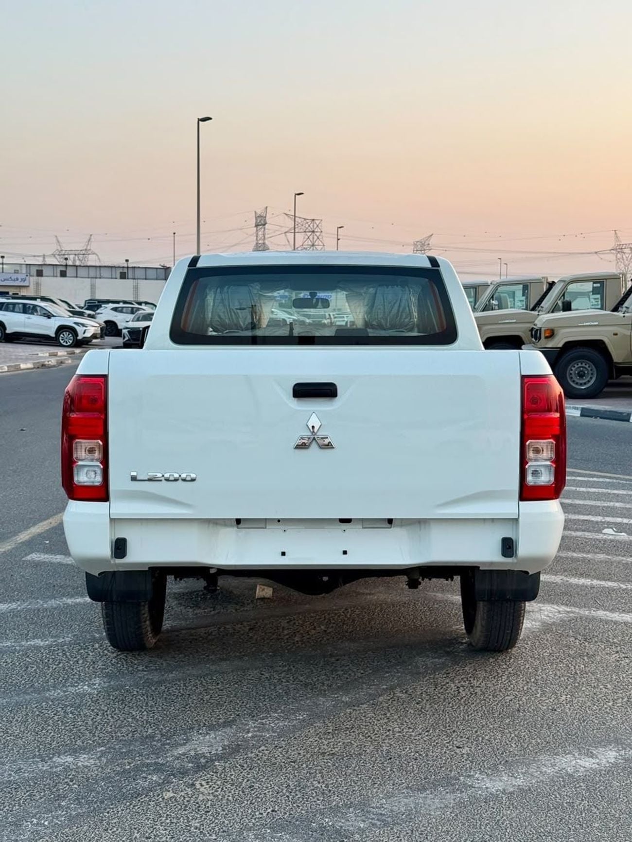Mitsubishi L200 GLX MiTsUBiSHi - L-200 - M-Line - 2.4L - DC - MT - STaNDaRD - 2026 - WHiTE