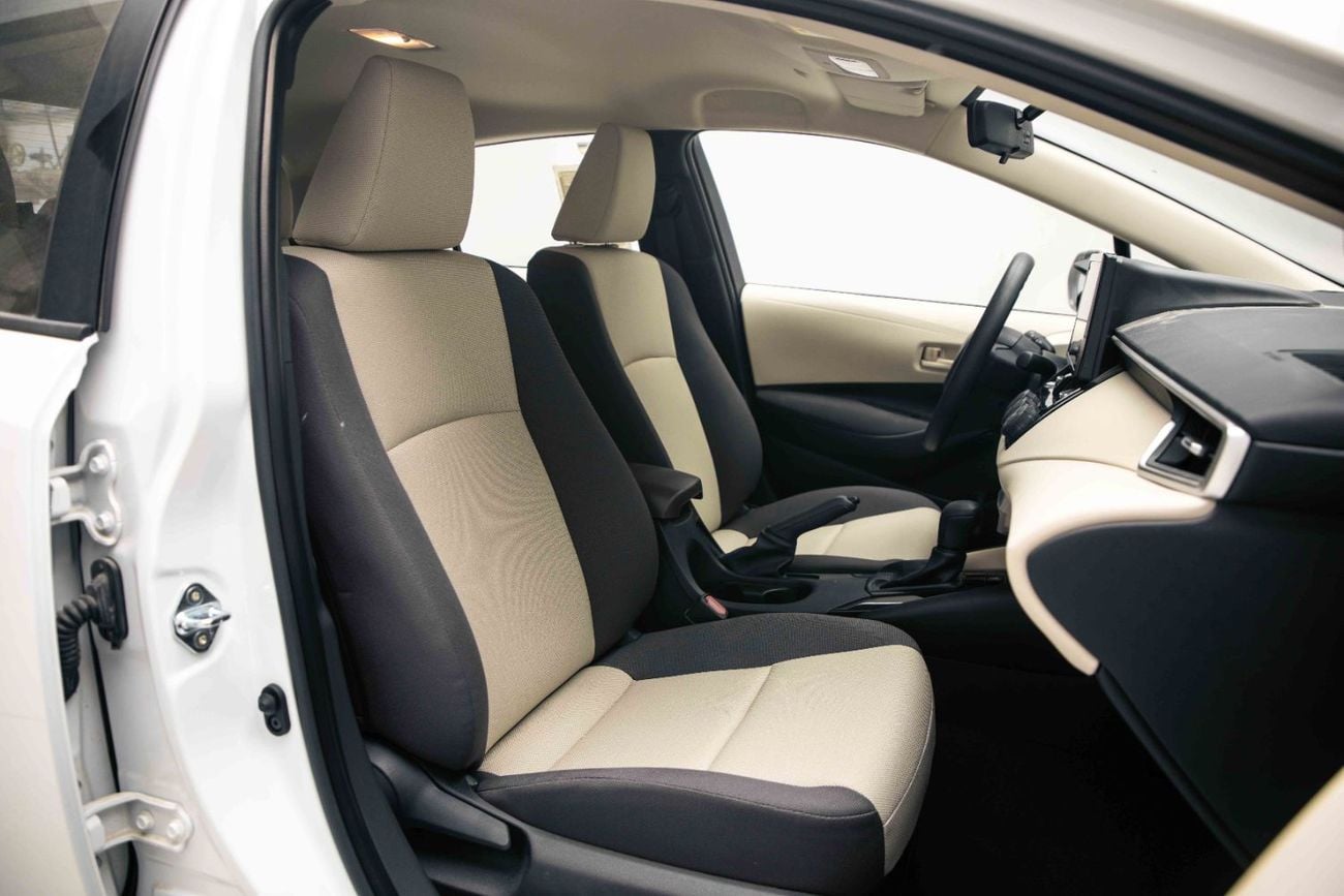 Toyota Corolla XLI E 1.6L - Super White Inside Formage | Export Only