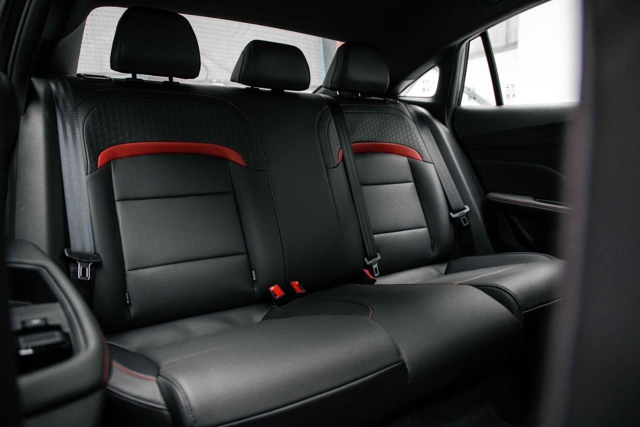 MG 5 LUX 1.5L - WHITE INSIDE BLACK | EXPORT ONLY