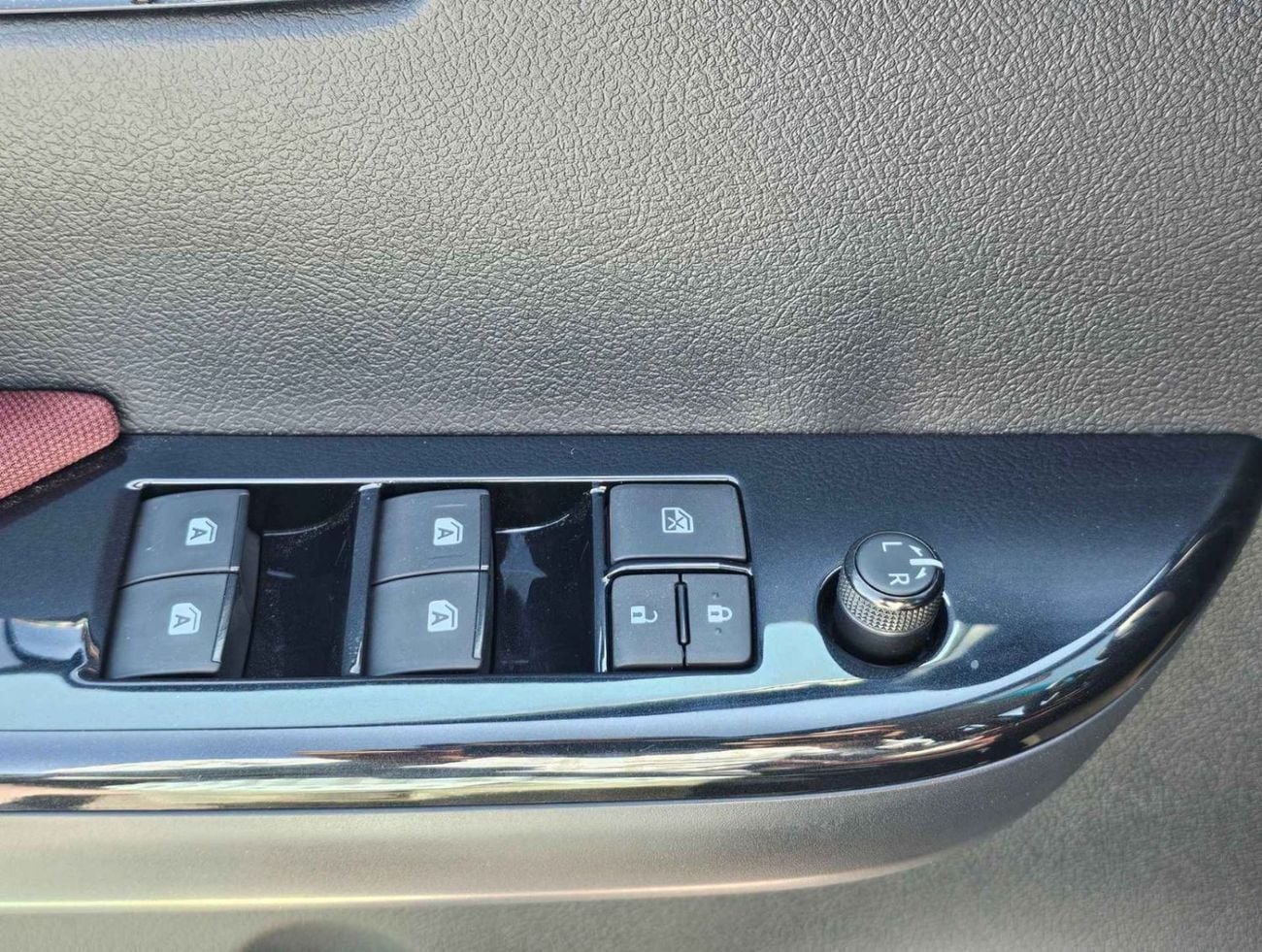 Toyota Hilux SR5 TRD || 4.0L PETROL V6 4WD | WOOD INTERIOR W VISOR | BLIND SPOT | DIFFLOCK | DVD+CAMERA | READY S