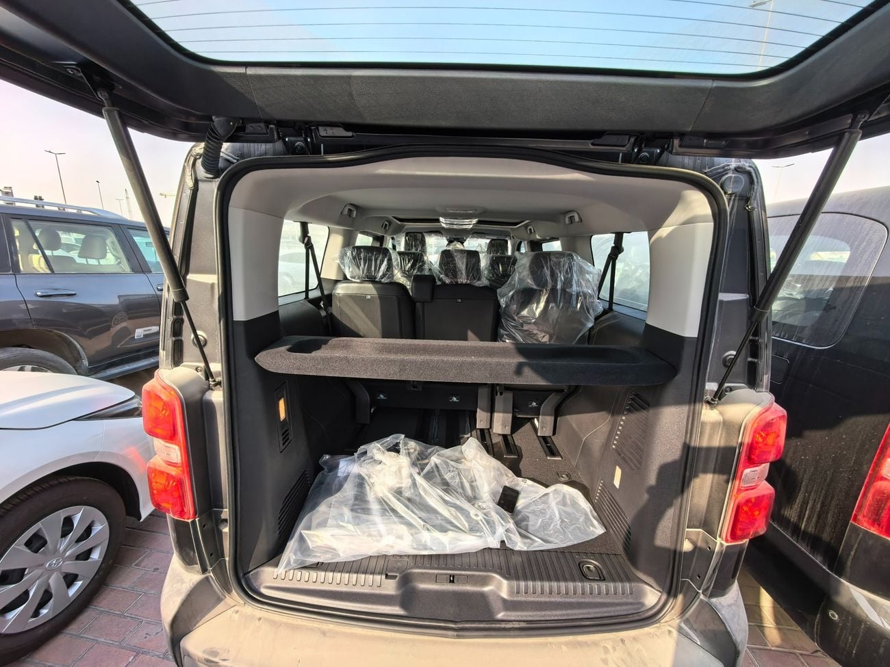بيجو ترافلر VIP 7 Seater