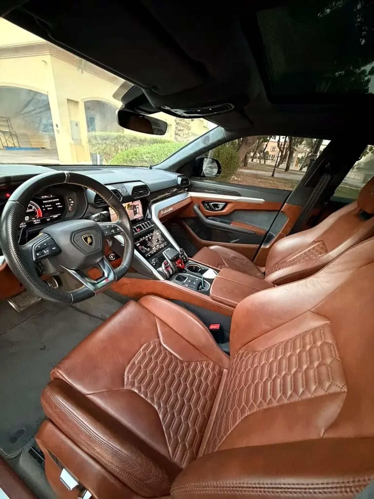 لامبورغيني اوروس ستاندارد Lambo , Agency Warranty & Service package Gcc Specs