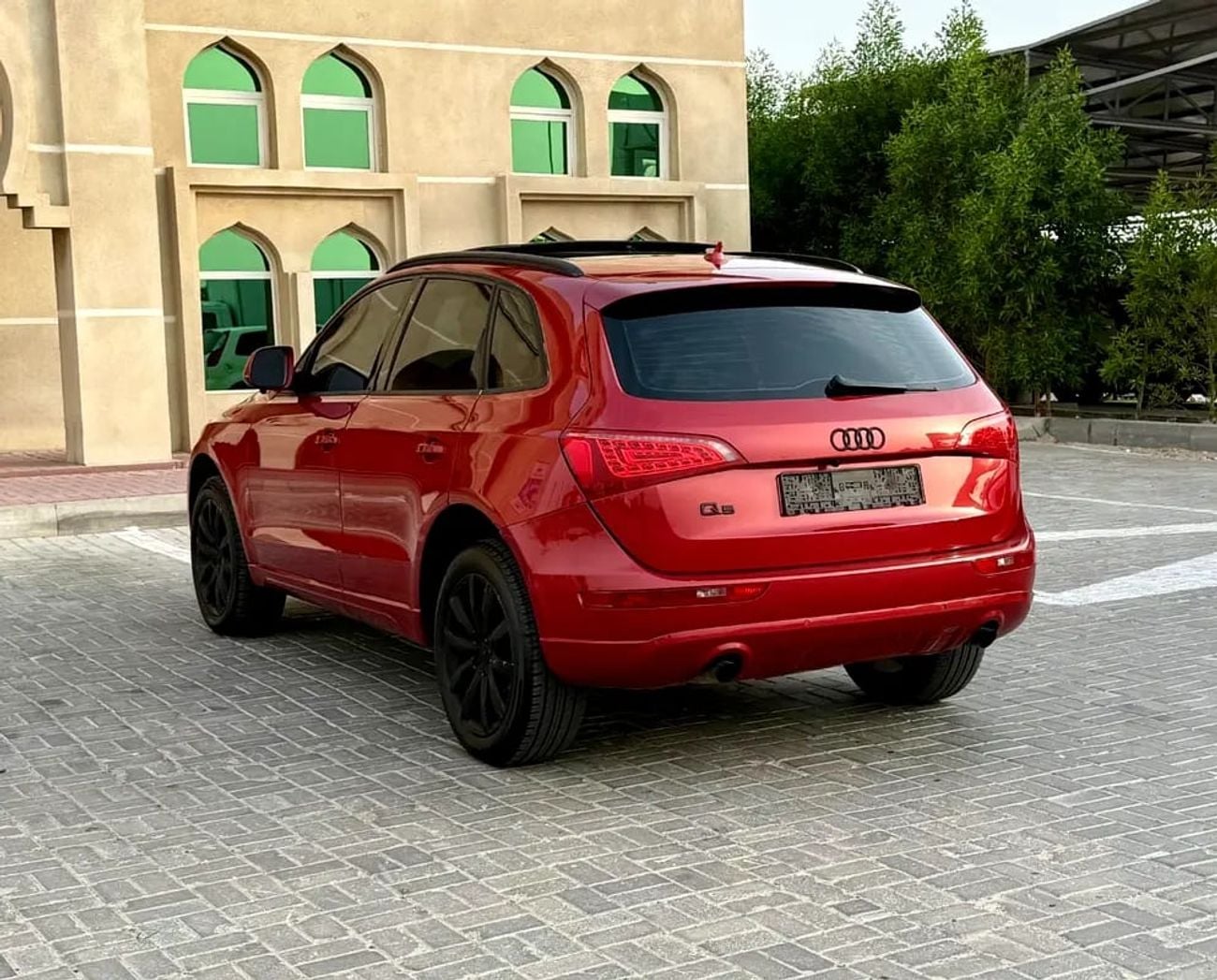 Audi Q5 أودي خليجي موديل فل اوبشن بحالة ممتازة