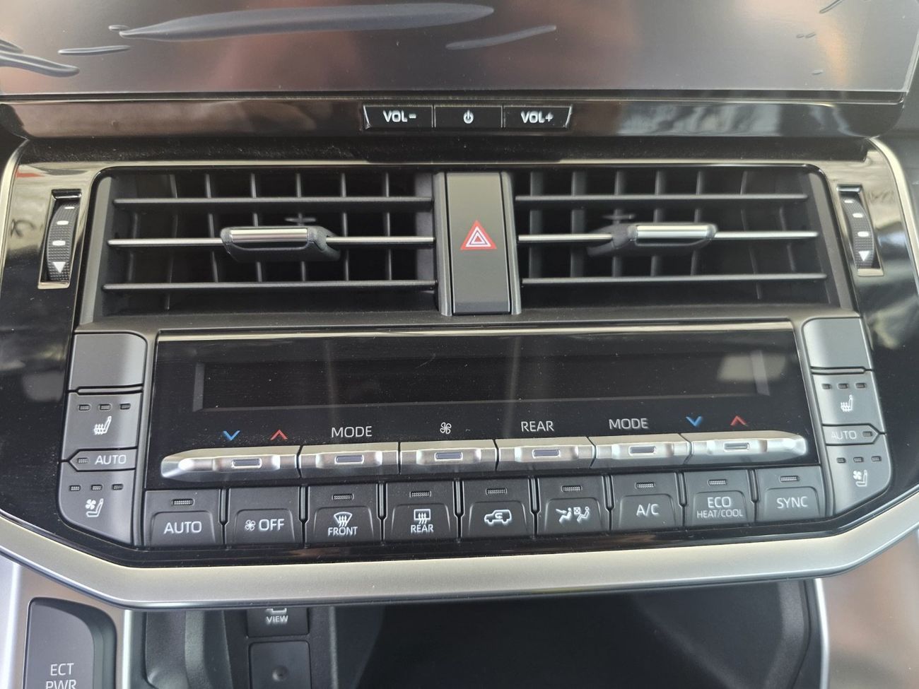 Toyota Land Cruiser VX 4.0 | Exclusive | 2026