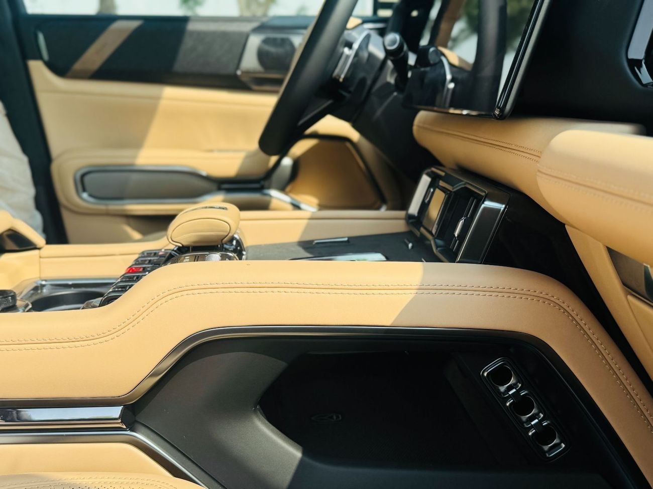 بي واي دي ليوبارد 8 DELUX (6 Seats)