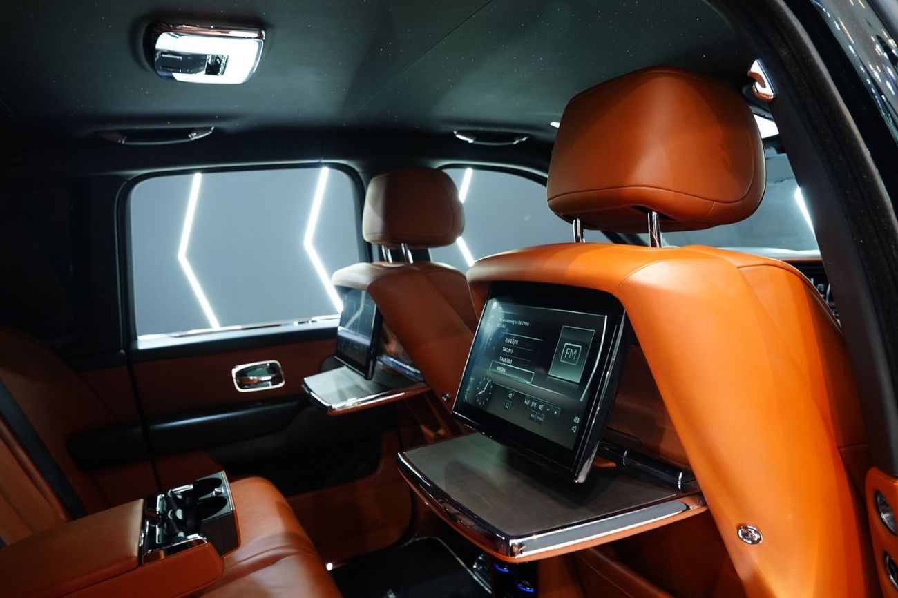 Rolls Royce Cullinan Mansory Kit 2021 Rolls-Royce Cullinan, Full Mansory Exterior Body Kit, Starlight. Rear Entertainment, GCC Specs!