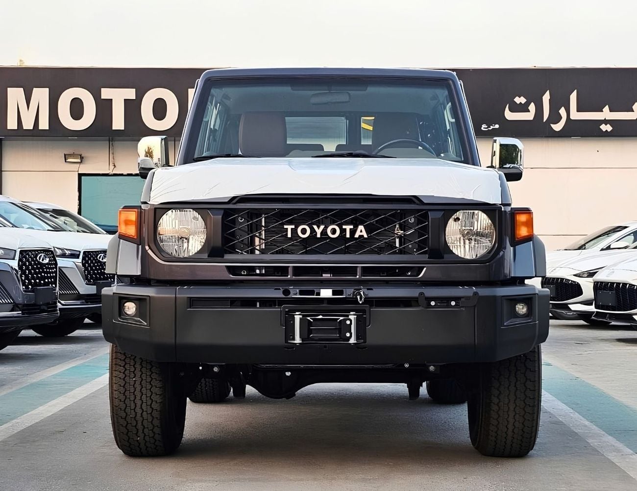 تويوتا لاند كروزر 70 LC71 LX HARDTOP || محرك بنزين V6 سعة 4.0 لتر، ناقل حركة أوتوماتيكي، دفع رباعي | قفل تفاضلي | ونش | L