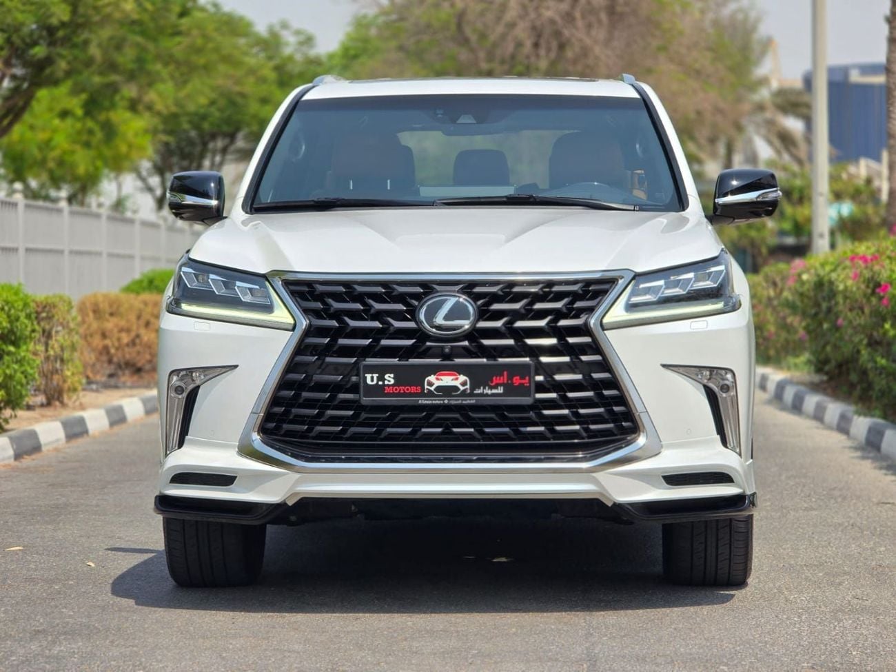 Lexus LX570 SIGNATURE LEXUS LX570 SIGNATURE FULL OPTION 2021 GCC AL FUTTAIM LEXUS SINGLE OWNER IN MINT CONDITION