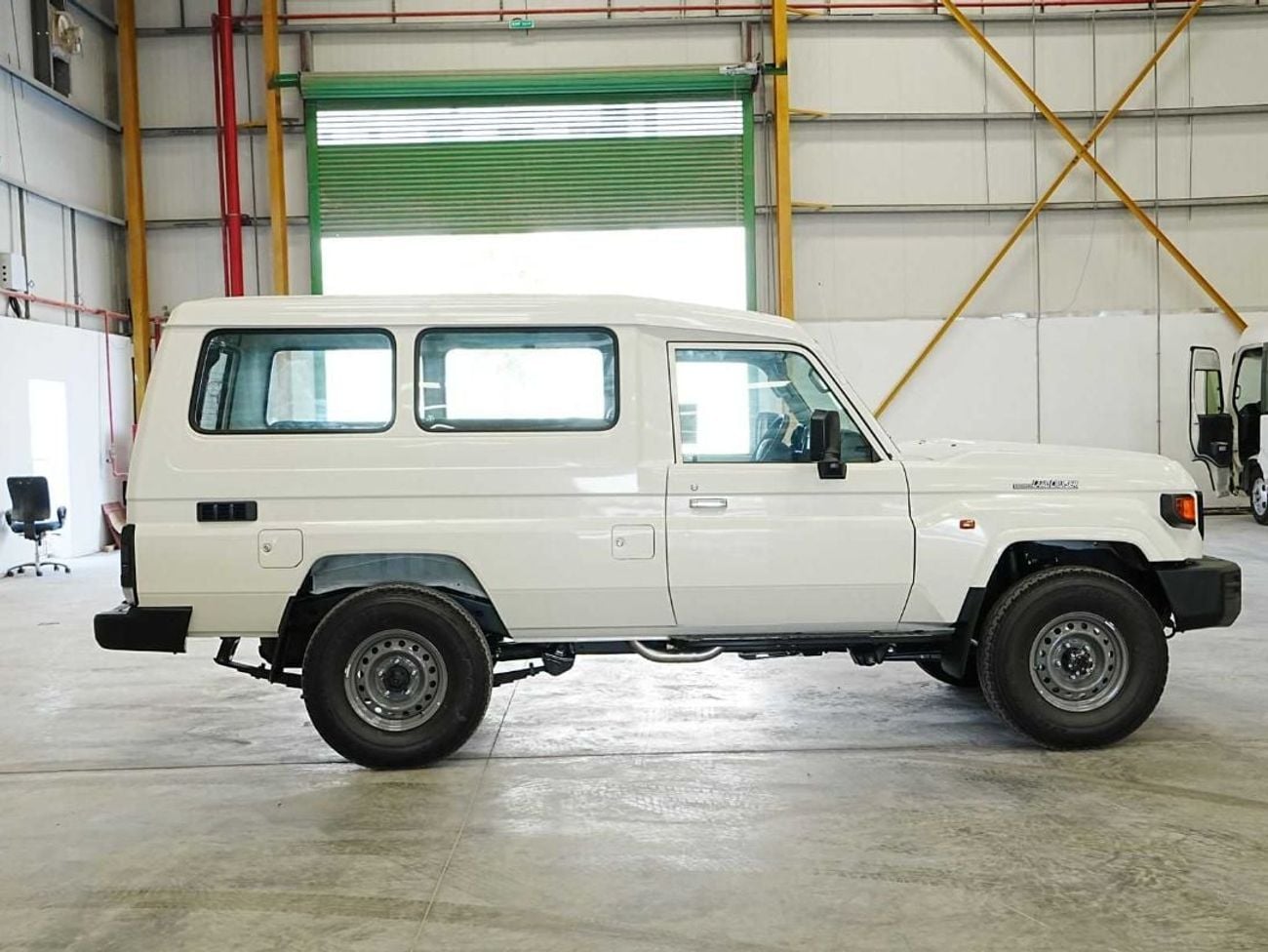 تويوتا لاند كروزر 70 LC 78 HARDTOP 2.8L AT
