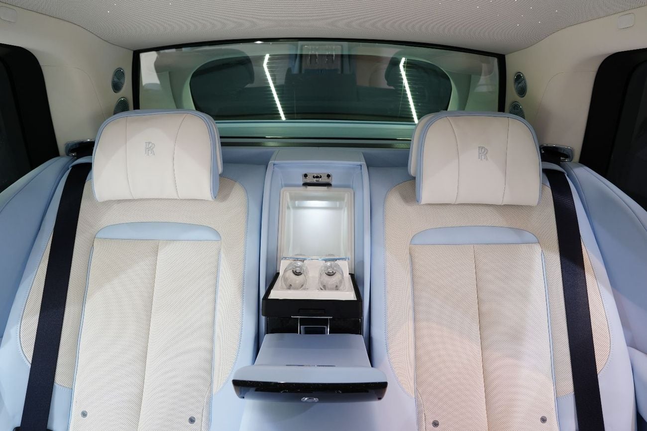 Rolls Royce Cullinan BLACK BADGE Executive Rear Seats, Rear Screens, Bespoke Audio, Dealer Warr + Serv!!