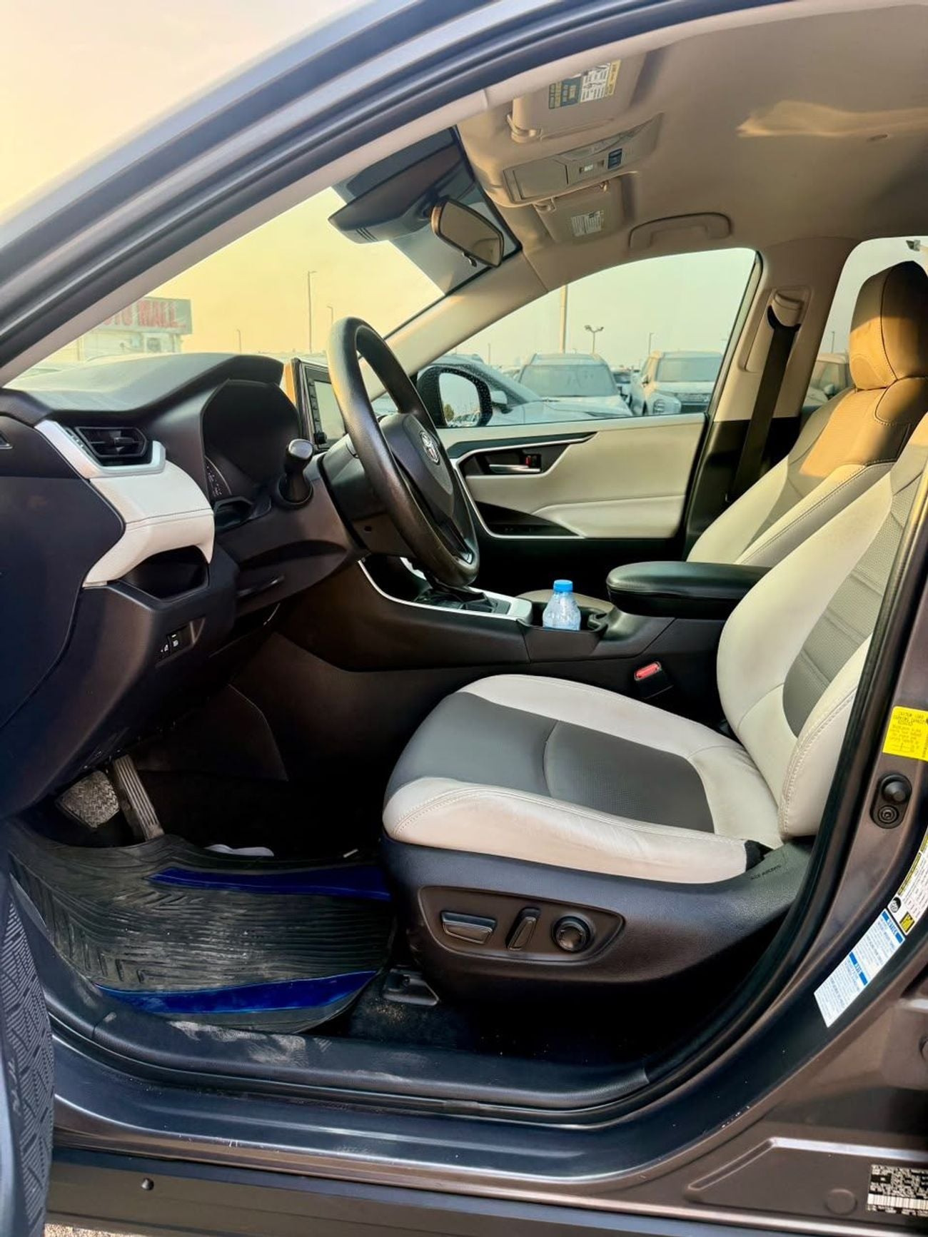 تويوتا راف ٤ XLE RAV4 XLE 4X4 AWD