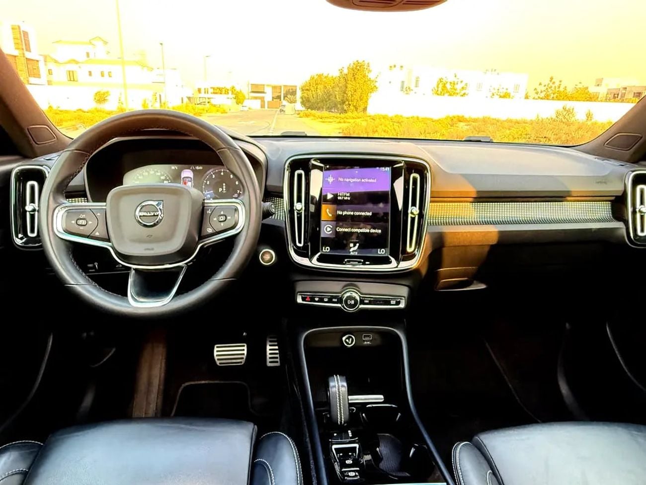 فولفو XC 40 R DESIGN موديل 2022، مواصفات خليجية | عقد صيانة مجاني! تمويل بنكي بدون دفعة أولى (0%)!