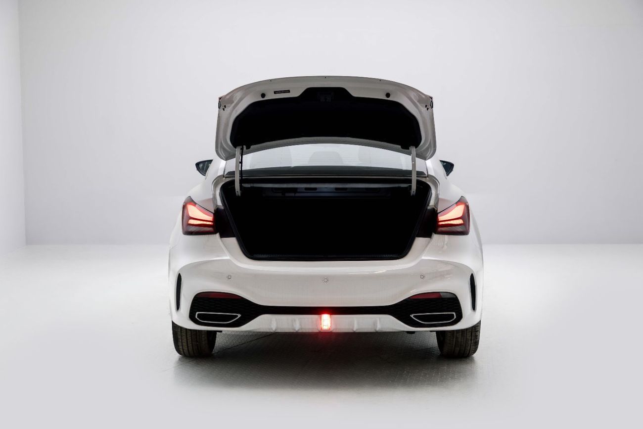 MG 5 LUX 1.5L - WHITE INSIDE BLACK | EXPORT ONLY