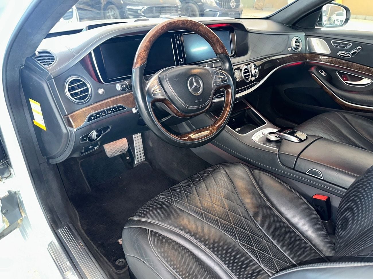 Mercedes Maybach S500 Maybach MERCEDES MAYBACH S-CLASS 2016 | 6 BUTTONS | REAR SEAT COMFORT PACKAGE | LOW MILEAGE!