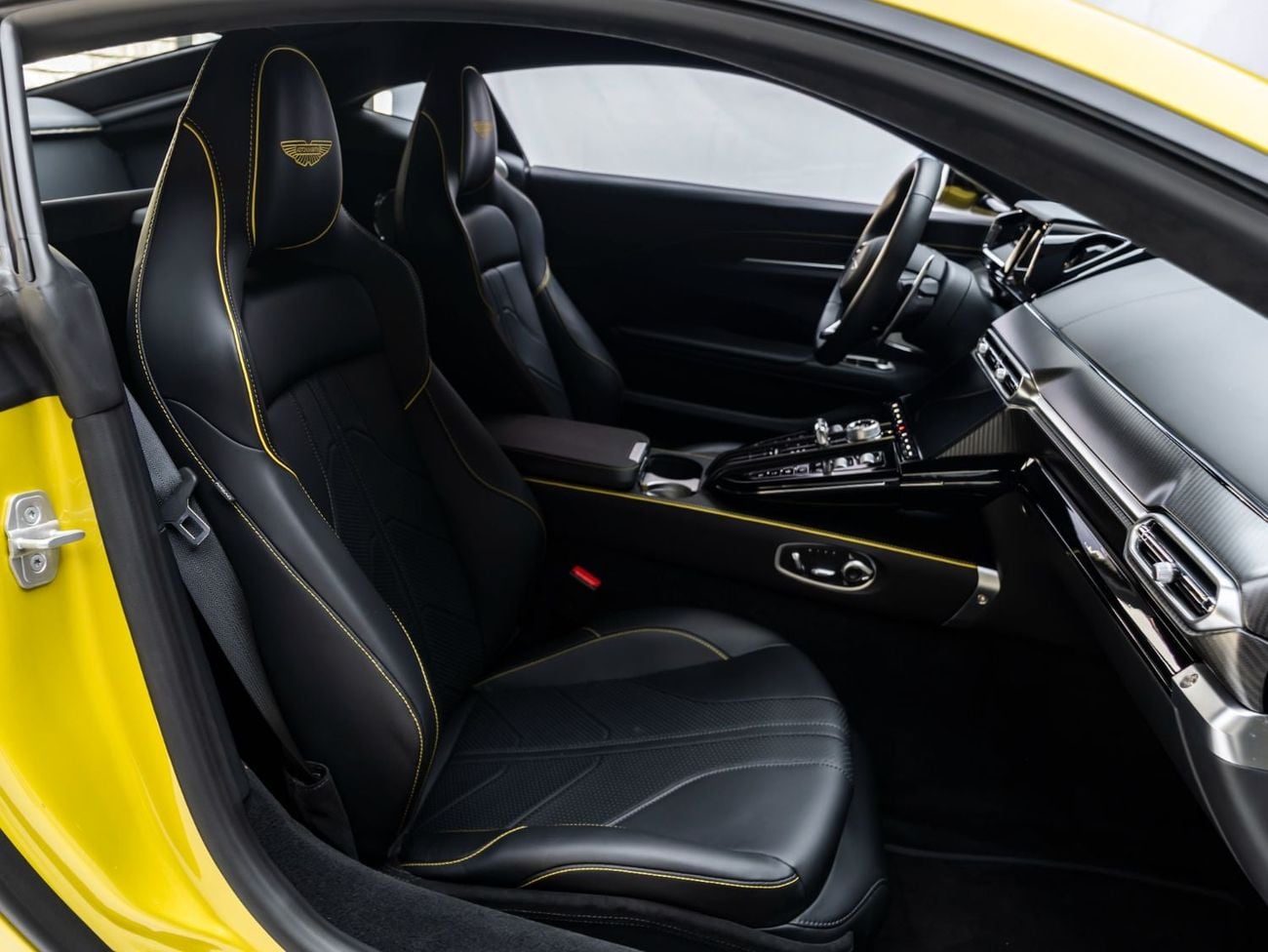 Aston Martin Vantage STANDARD BUY NOW, PAY 2027 | THE BLACKLINE STANDARD | Aston Martin Warranty + Service, GCC, Low KMs
