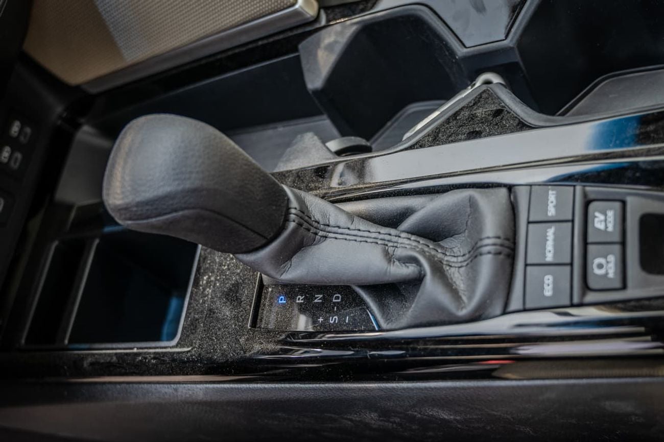 Toyota Camry E HEV 2.5L Automatic 2025