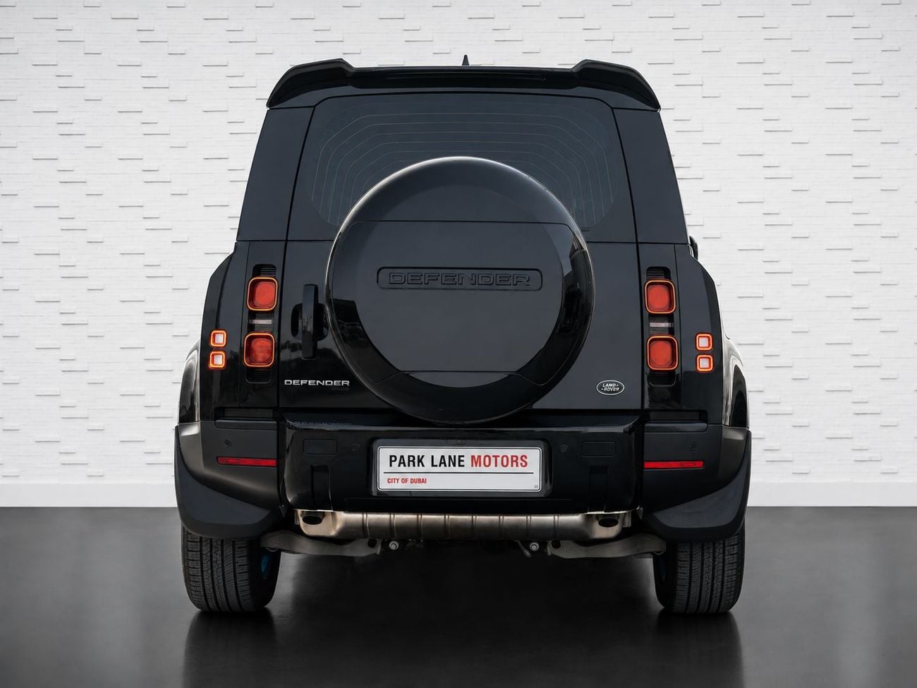 Land Rover Defender 110 HSE Land Rover Defender 110 2023 GCC specs
