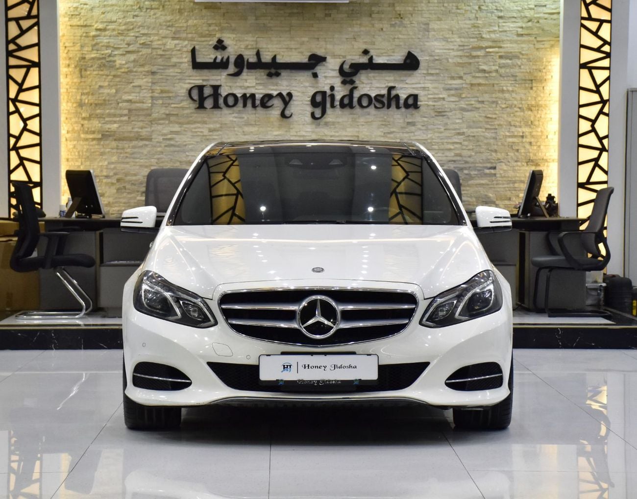 مرسيدس بنز E 400 STANDARD EXCELLENT DEAL for our Mercedes Benz E400 Hybrid ( 2014 Model ) in White Color Japanese Specs