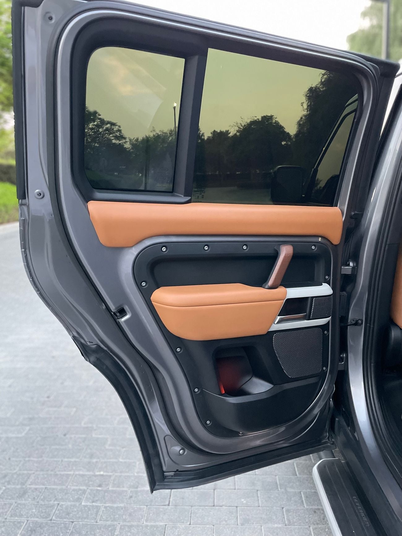 Land Rover Defender p400 x dynamic