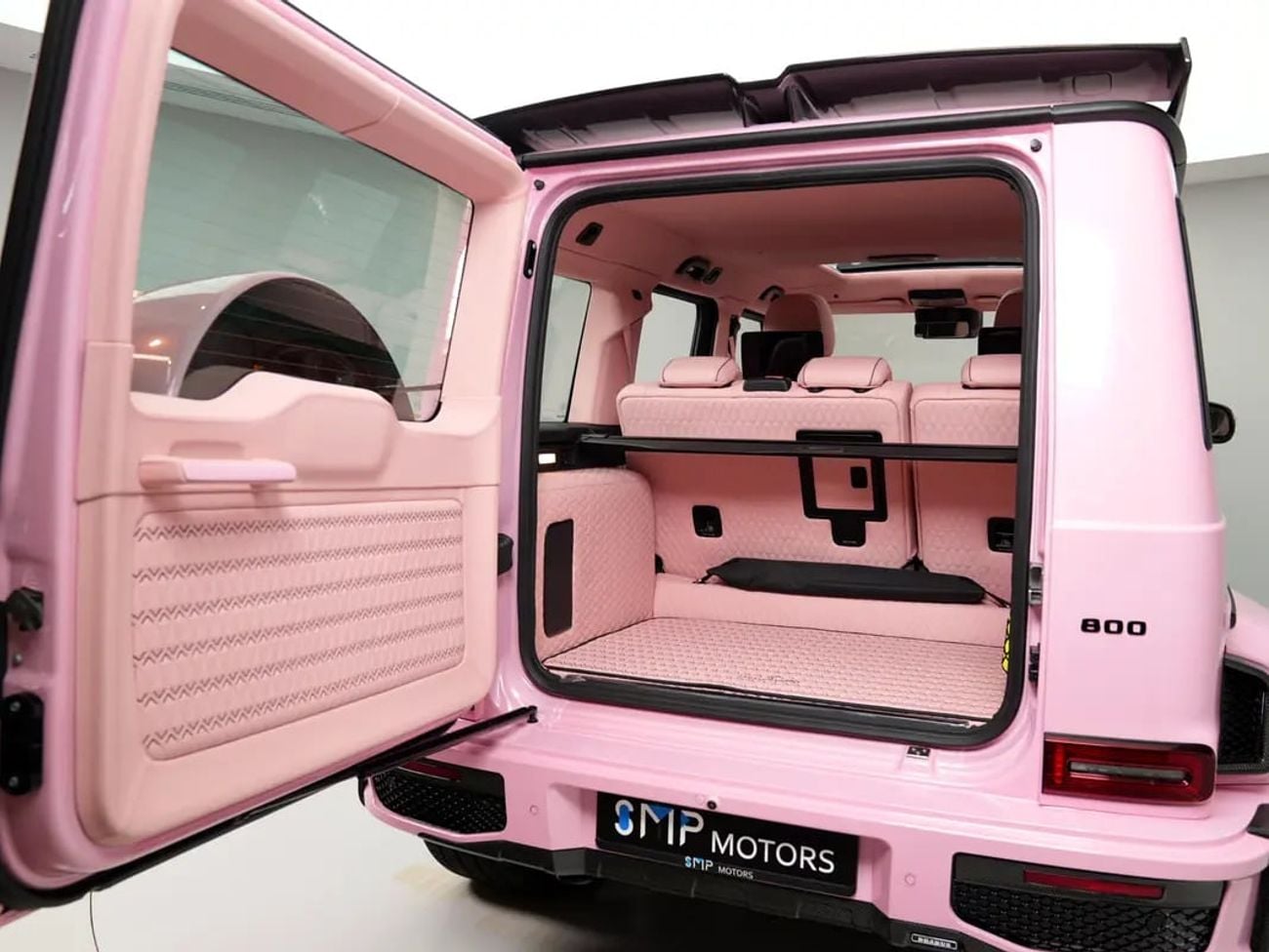 Mercedes Benz G63 AMG STANDARD EXCLUSIVE G63 AMG | WARRANTY | Pink Leather Interior | Carbon Exterior Package