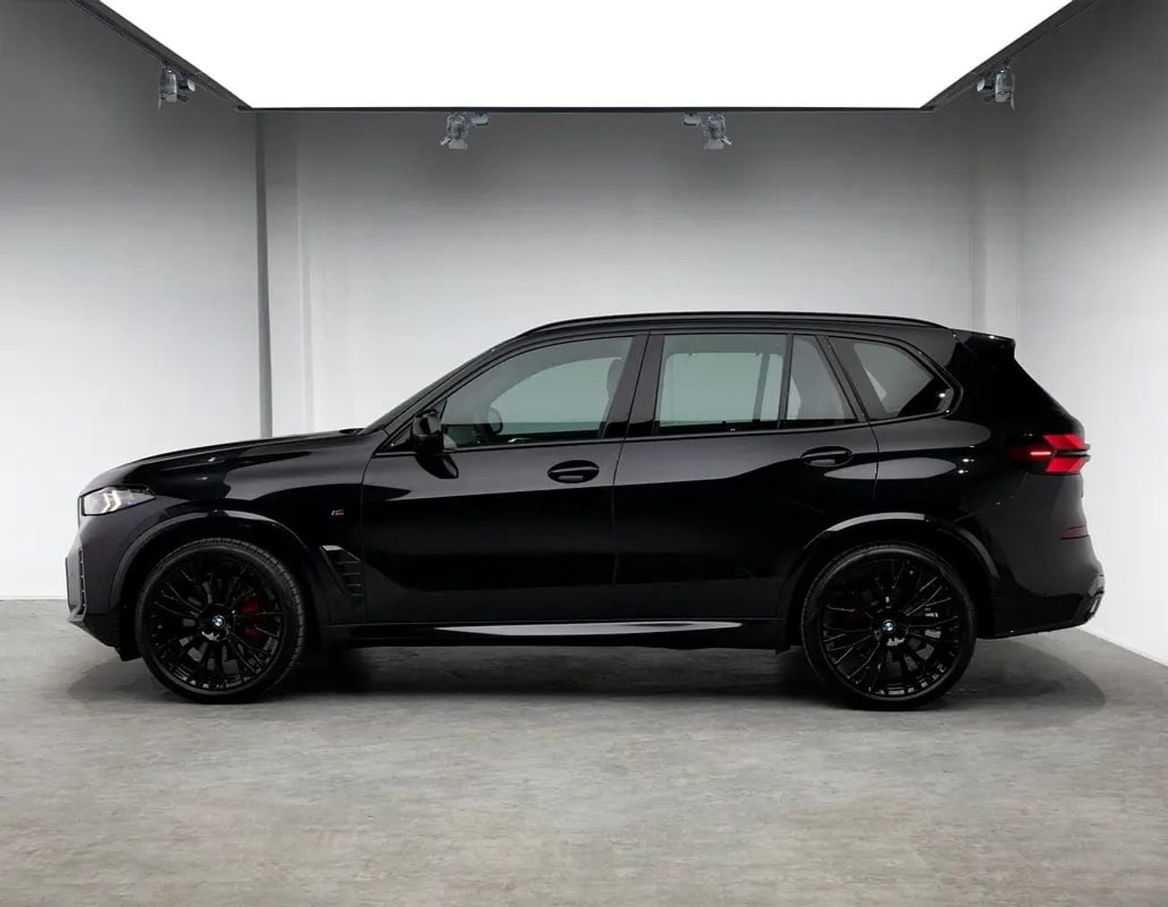 BMW X5 XDRIVE40i M SPORT Masterclass Shadow Line Low KM • Warranty + Service Package • GCC