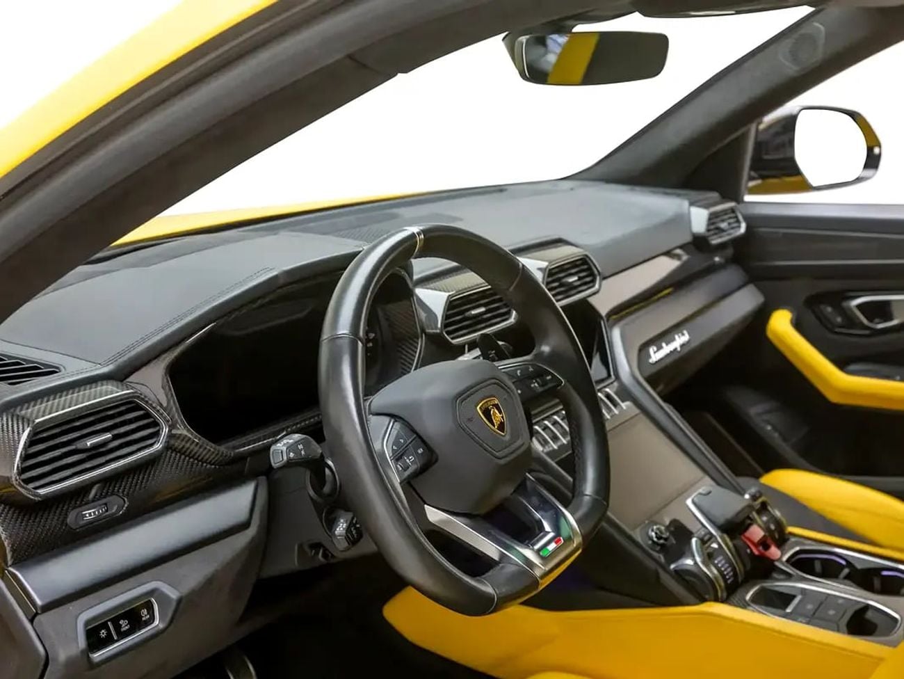 Lamborghini Urus Pearl Capsule | GCC Spec | With Warranty