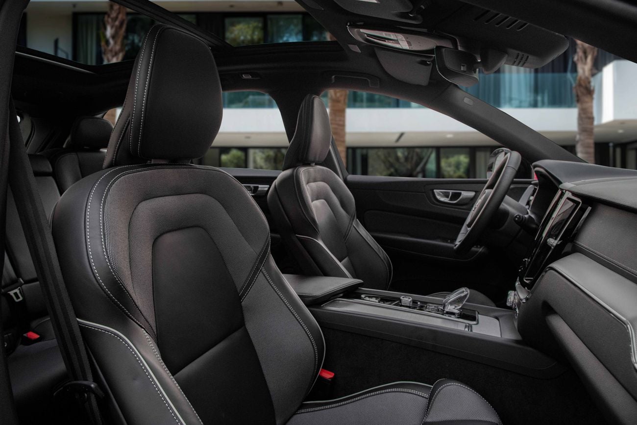 Volvo XC60 B5 ULTIMATE DARK XC60 B5 Ultimate Dark | 2,448 P.M | 0% Downpayment | Volvo Warranty