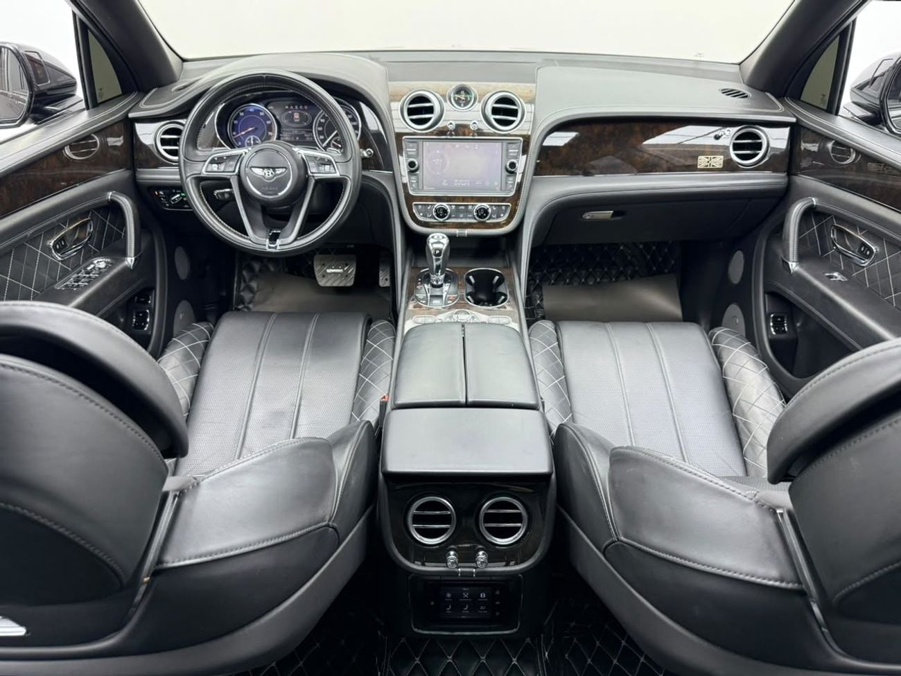 Bentley Bentayga FIRST EDITION 2017 Bentley Bentayga, Full Service History, Night Vision, Fully Loaded, Excellent Condition, Euro