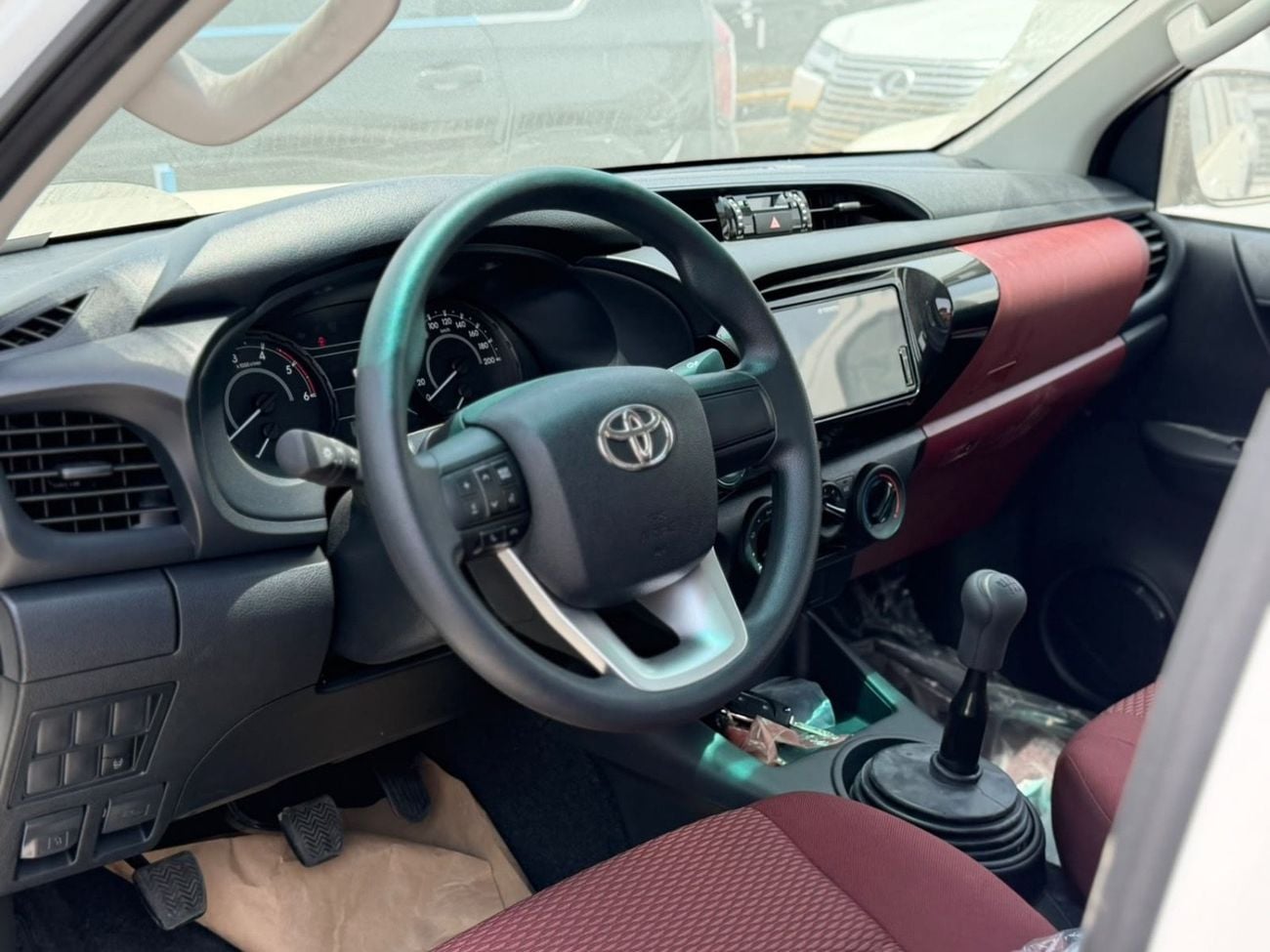 Toyota Hilux DLX Diesel 2.4L Manual