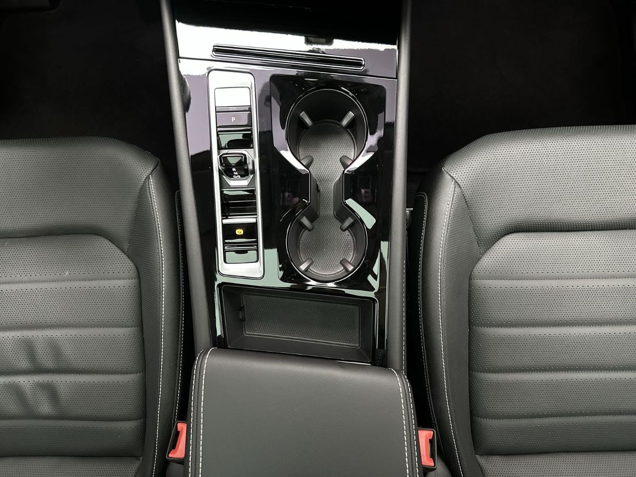 فولكس واجن تيرامونت COMFORTLINE 2.0L Panoramic Sunroof | 12" Infotainment | Digital Cockpit Pro | Keyless