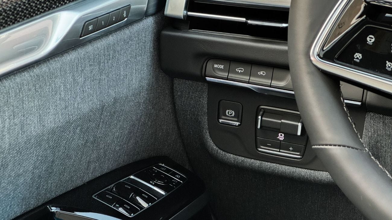 كاديلاك إسكالاد V SERIES Executive American Specs 2026 Brand New 6.2L V8 Supercharged