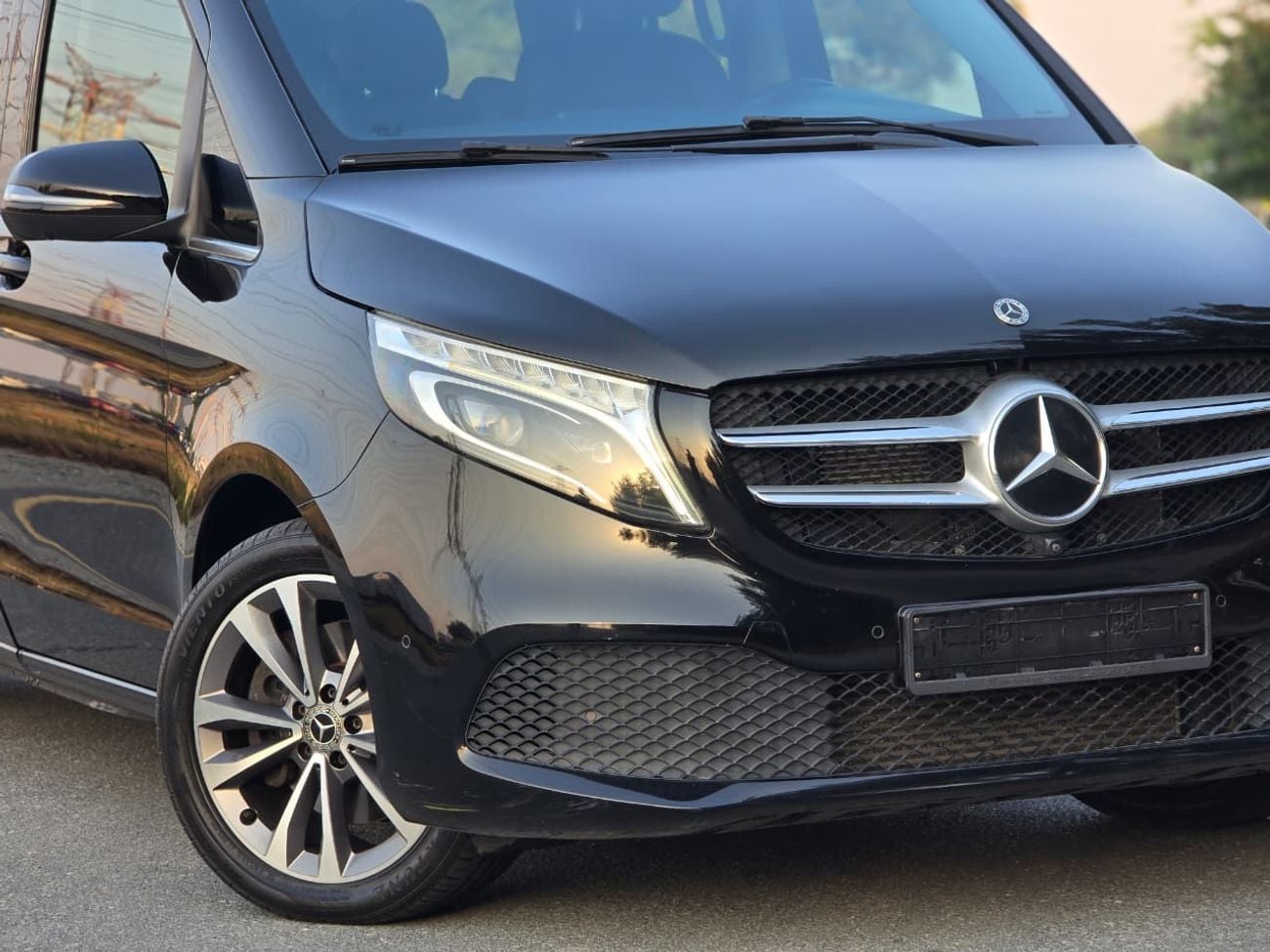 مرسيدس بنز V 250 AVANTGARDE/E MERCEDES V-250 GCC 2023 // 2KEYS // PERFECT CONDITION // 8SEATS // ACCIDENT FREE