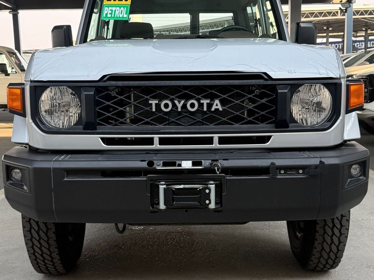 Toyota Land Cruiser 70 GRJ 71 4.0 V6 M/T **EXPORT ONLY**التصدير فقط خارج الخليج***