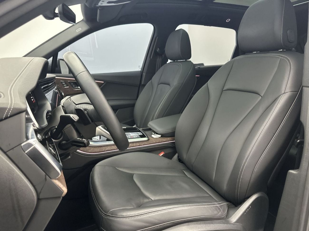 أودي Q7 45 TFSI S-LINE سيارة رياضية متعددة الاستخدامات S line 45 TFSI quattro بقوة 252 حصان الإصدار الأول (رقم المرجع: 1352