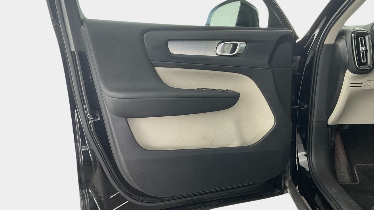 Volvo XC40 MOMENTUM | Guaranteed Warranty | 0 Down Payment