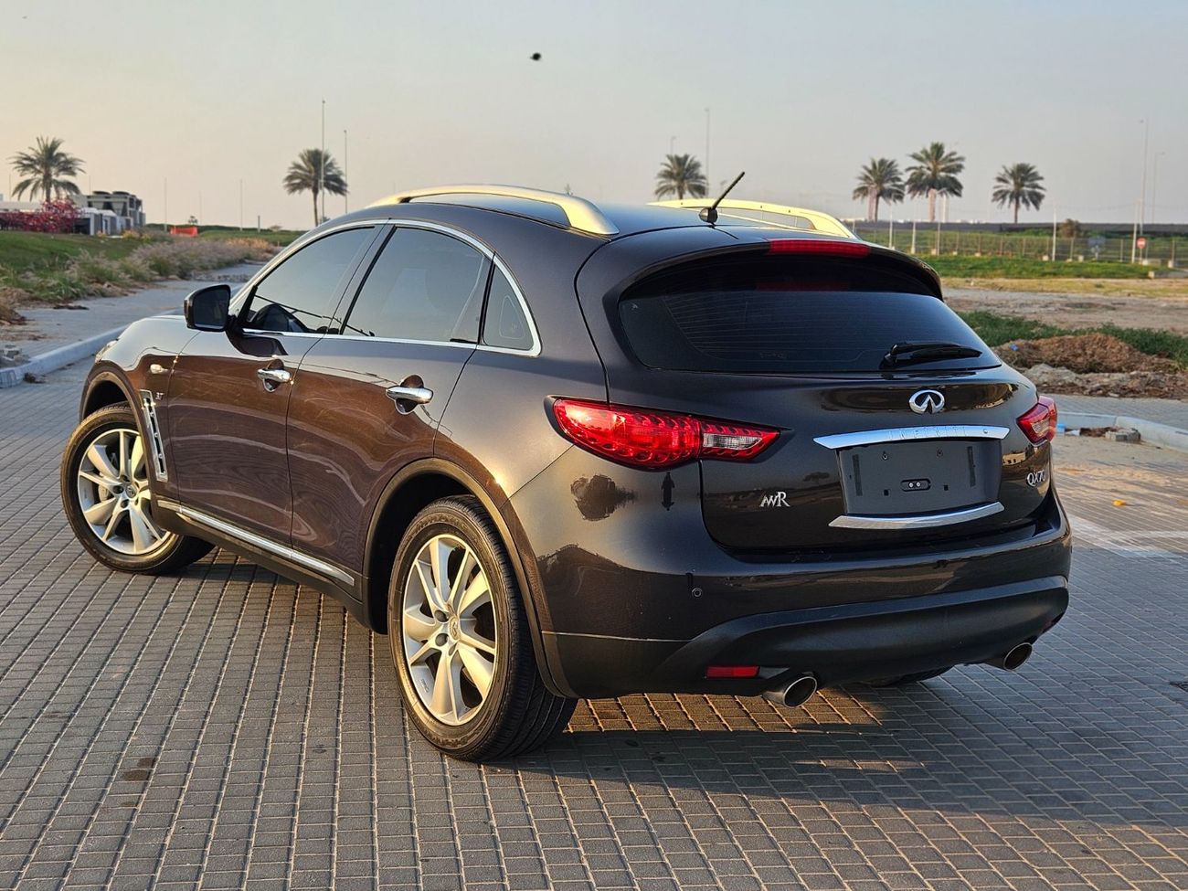 إنفينيتي QX70 إكسيلنس