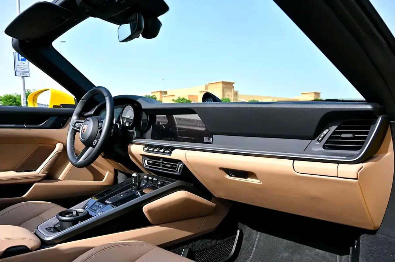 Porsche 911 CARRERA Cabriolet | Racing Yellow / Brown Roof | 379 HP | 989 KM | Warranty