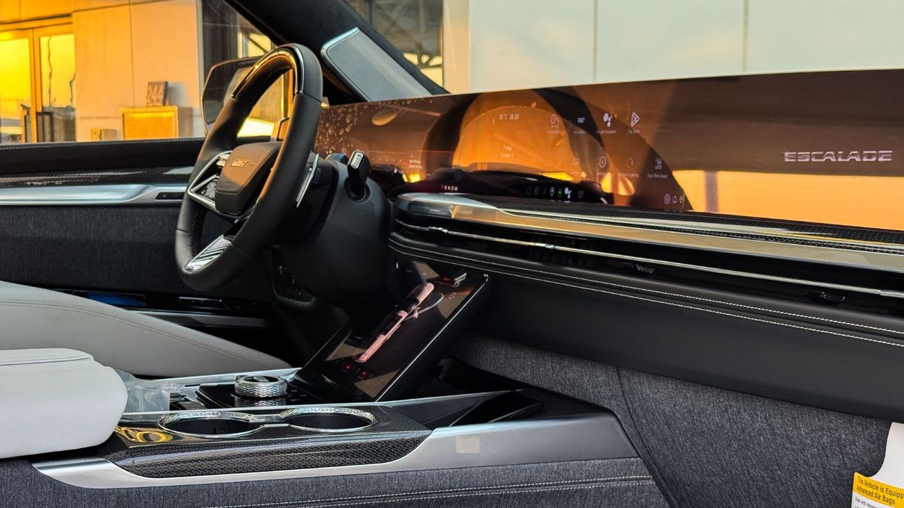 كاديلاك إسكالاد V SERIES Executive American Specs 2026 Brand New 6.2L V8 Supercharged