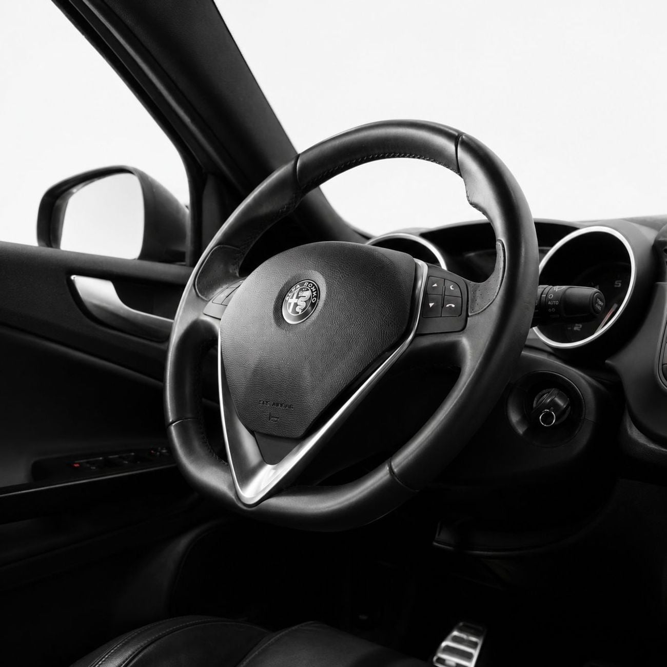 Alfa Romeo Giulietta Veloce AED 765 P.M • 0% Downpayment • Alfa Romeo Giulietta Veloce • 1 Year Warranty