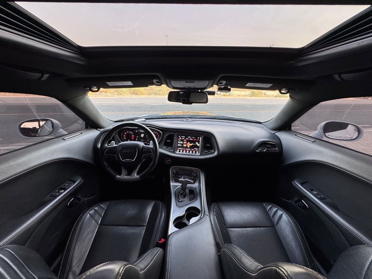 Dodge Challenger HELLCAT 707HP / 6.2L V8 / LOW MILEAGE / SUNROOF / LEATHER SEATS / BLIND SPOTS / REMOTE START